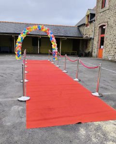 Élégance et Prestige avec notre Tapis Rouge !